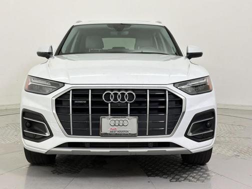 Glacier White Metallic 2023 Audi Q5 40 Premium Plus