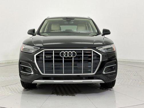 Brilliant Black 2023 Audi Q5 40 Premium