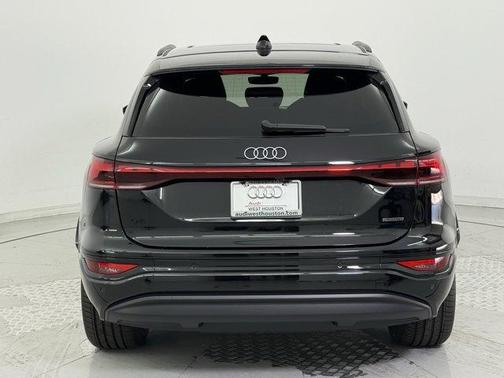 2025 Audi Q6 e-tron Prestige quattro