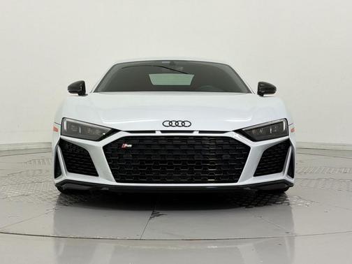 Ibis White 2023 Audi R8 V10 performance RWD S tronic