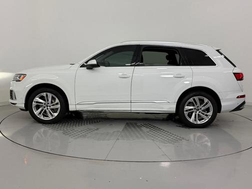 2022 Audi Q7 45 Premium