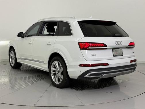 2022 Audi Q7 45 Premium