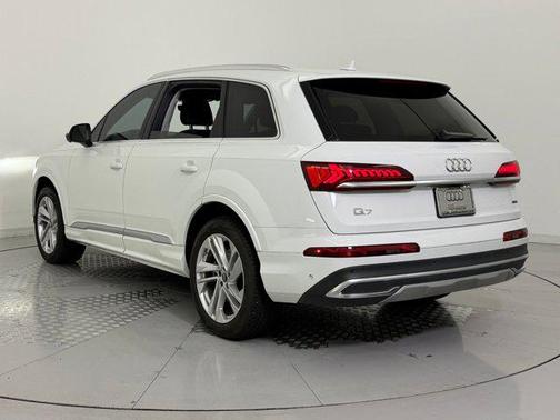 2022 Audi Q7 45 Premium