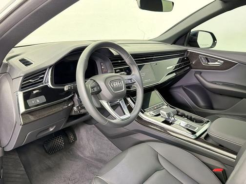 Waitomo Blue Metallic 2025 Audi Q8 55 Premium
