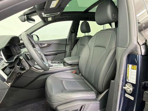 Waitomo Blue Metallic 2025 Audi Q8 55 Premium