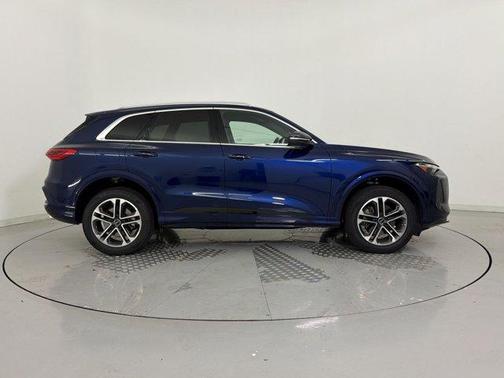 Navarra Blue Metallic 2025 Audi Q5 Premium TFSI quattro S tronic