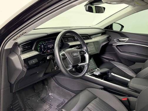 2022 Audi e-tron Premium