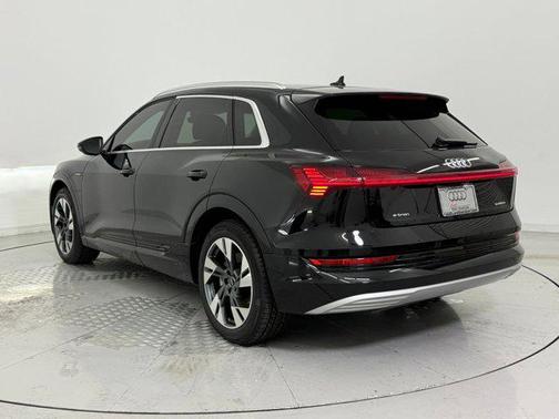 2022 Audi e-tron Premium