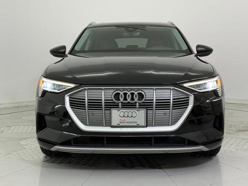 2022 Audi e-tron Premium