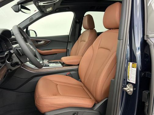 Waitomo Blue Metallic 2026 Audi Q7 55 Premium
