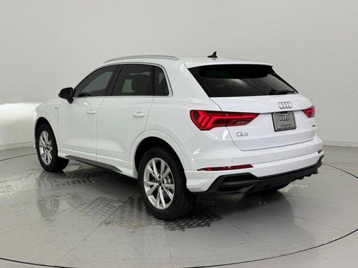 2025 Audi Q3 Premium 45 TFSI S line quattro Tiptronic