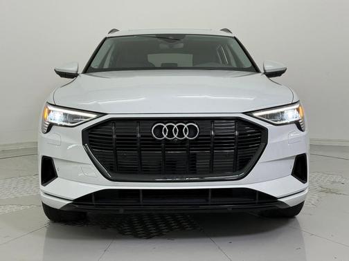 2022 Audi e-tron Premium