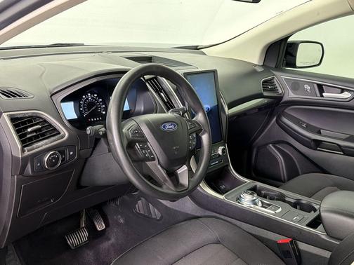 Iconic Silver Metallic 2023 Ford Edge SE