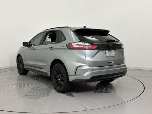 Iconic Silver Metallic 2023 Ford Edge SE