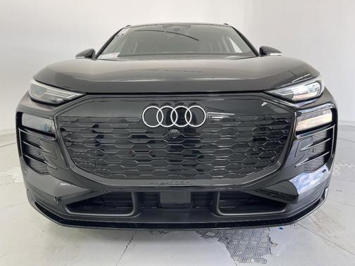 2025 Audi Q6 e-tron Premium quattro