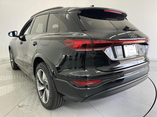 2025 Audi Q6 e-tron Premium quattro