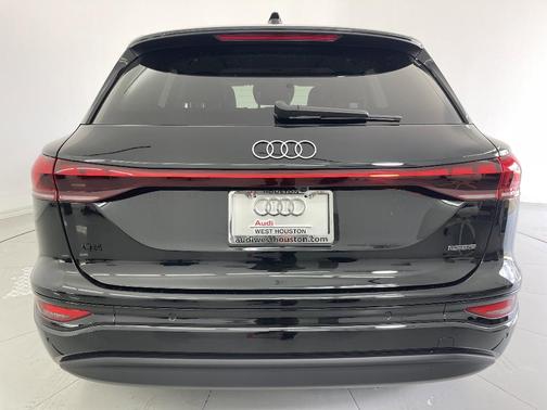 2025 Audi Q6 e-tron Premium quattro