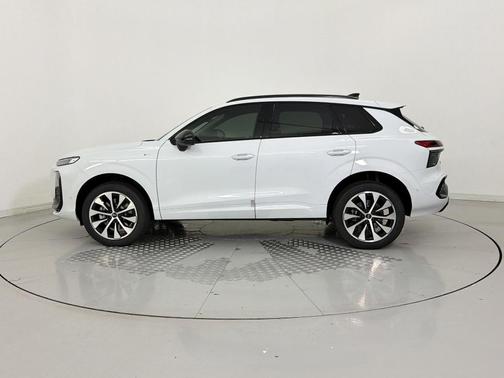 Glacier White Metallic 2026 Audi Q3 TFSI quattro S tronic