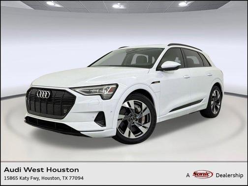 Glacier White Metallic 2021 Audi e-tron Premium