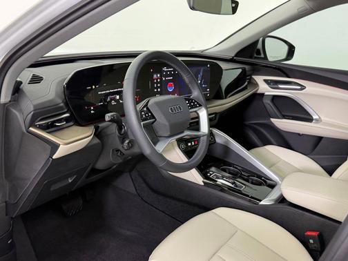 2025 Audi Q5 Premium TFSI quattro S tronic