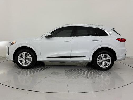 2025 Audi Q5 Premium TFSI quattro S tronic