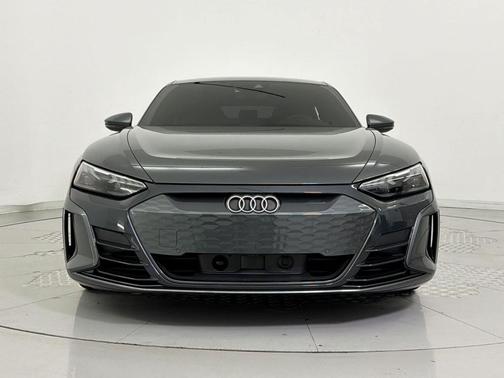 Daytona Gray Pearl Effect 2023 Audi e-tron GT Premium Plus quattro