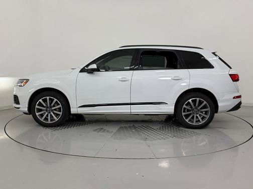 2023 Audi Q7 45 Premium Plus