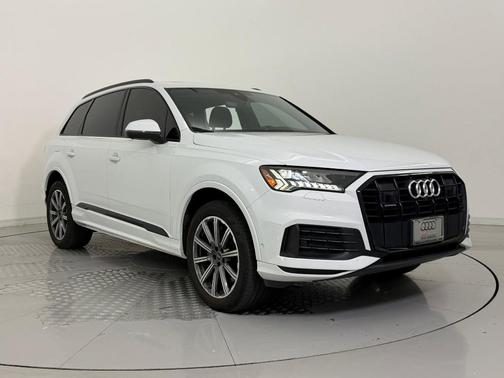 2023 Audi Q7 45 Premium Plus