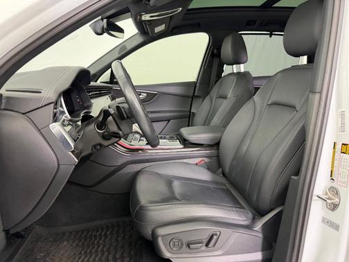 2023 Audi Q7 45 Premium Plus