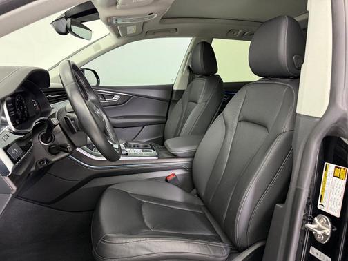 2023 Audi Q8 55 Premium Plus