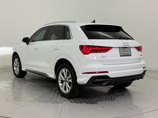 2025 Audi Q3 Premium 45 TFSI S line quattro Tiptronic