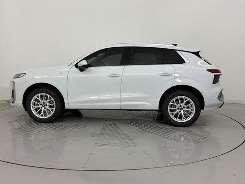 Glacier White Metallic 2026 Audi Q3 TFSI quattro S tronic