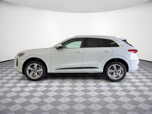 Glacier White Metallic 2026 Audi Q5 Premium Plus TFSI quattro S tronic