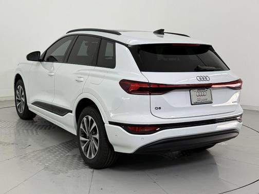2025 Audi Q6 e-tron Premium quattro