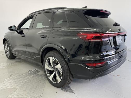 2025 Audi Q6 e-tron Premium quattro