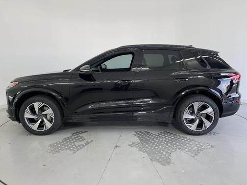 2025 Audi Q6 e-tron Premium quattro