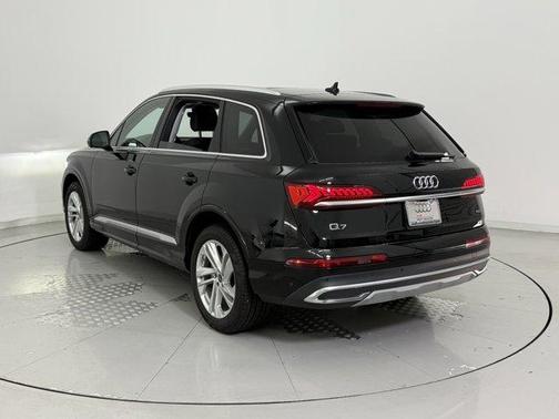2024 Audi Q7 45 Premium Plus