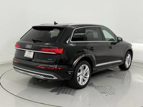 2024 Audi Q7 45 Premium Plus