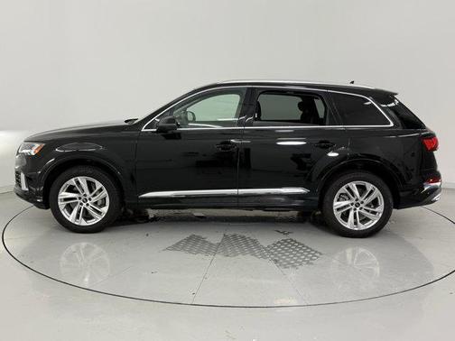 2024 Audi Q7 45 Premium Plus