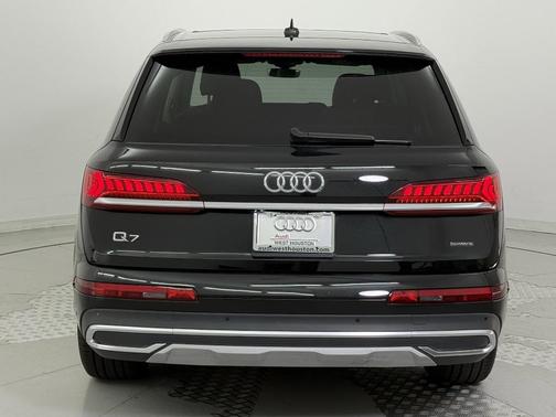 2024 Audi Q7 45 Premium Plus
