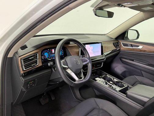 2024 Volkswagen Atlas 2.0T SE w/Technology 4MOTION