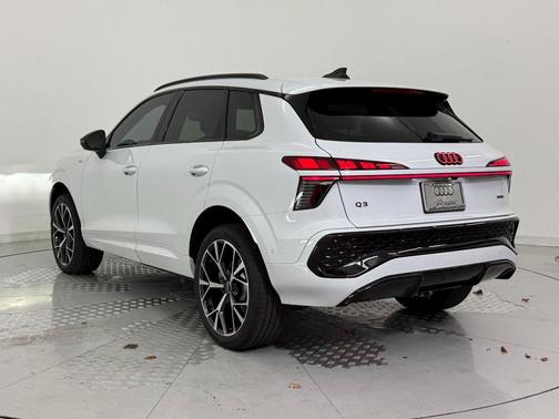 2026 Audi Q3 S line