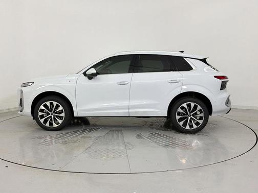 Glacier White Metallic 2026 Audi Q3 TFSI quattro S tronic