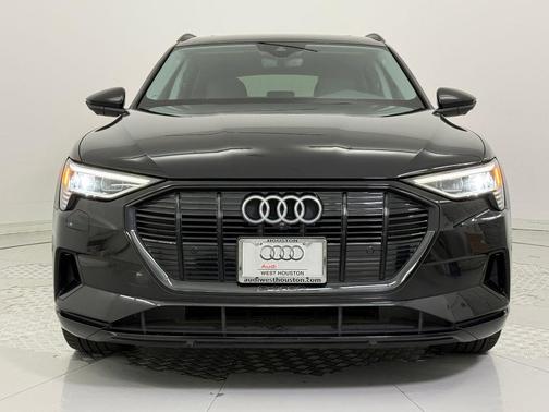 2022 Audi e-tron Premium