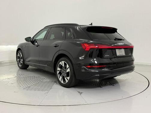 2022 Audi e-tron Premium