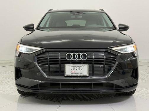 2022 Audi e-tron Premium
