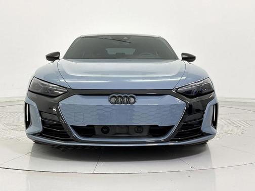 Kemora Gray Metallic 2023 Audi e-tron GT Prestige quattro