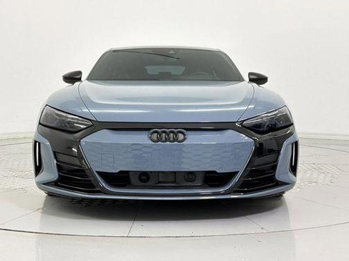 Kemora Gray Metallic 2023 Audi e-tron GT Prestige quattro