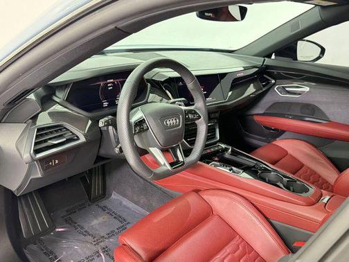 Kemora Gray Metallic 2023 Audi e-tron GT Prestige quattro