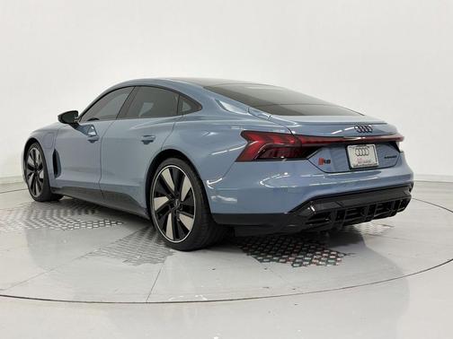 Kemora Gray Metallic 2023 Audi e-tron GT Prestige quattro